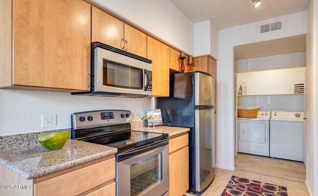 Building Photo - 2400 N Bullard Ave