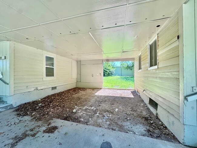 Building Photo - 2880 Cela Rd