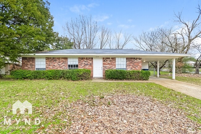 Building Photo - 5652 Chickasaw Dr