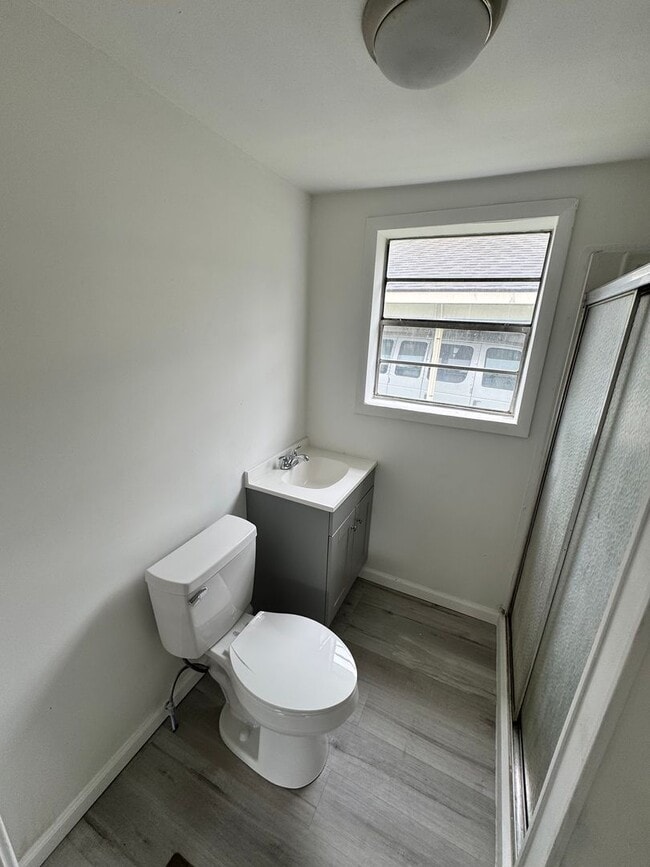 Building Photo - 2 Bed/1 Bath Home