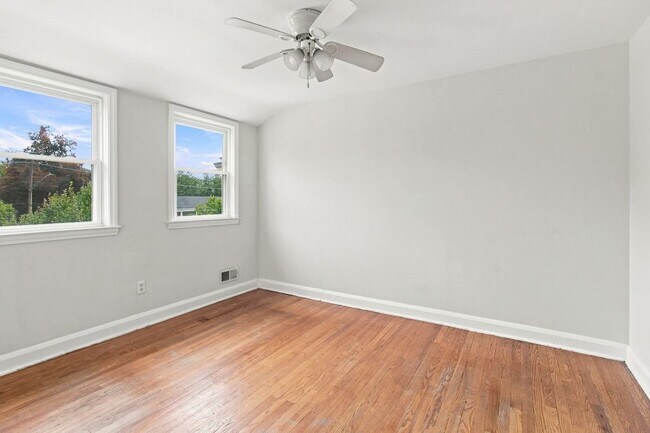 Foto del edificio - 8450 Loch Raven Blvd