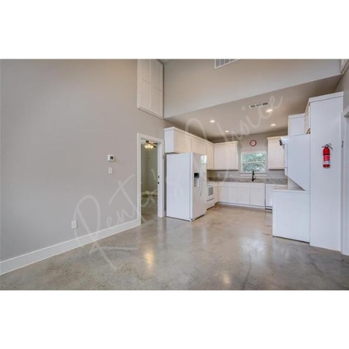 Building Photo - 709 Maple St