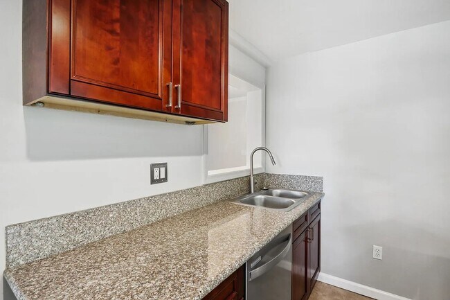 Foto del edificio - 1268 Eastland Rd SE