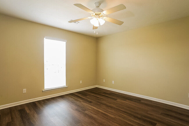 Building Photo - 3 Bedroom on 196 Bobwhite Drive