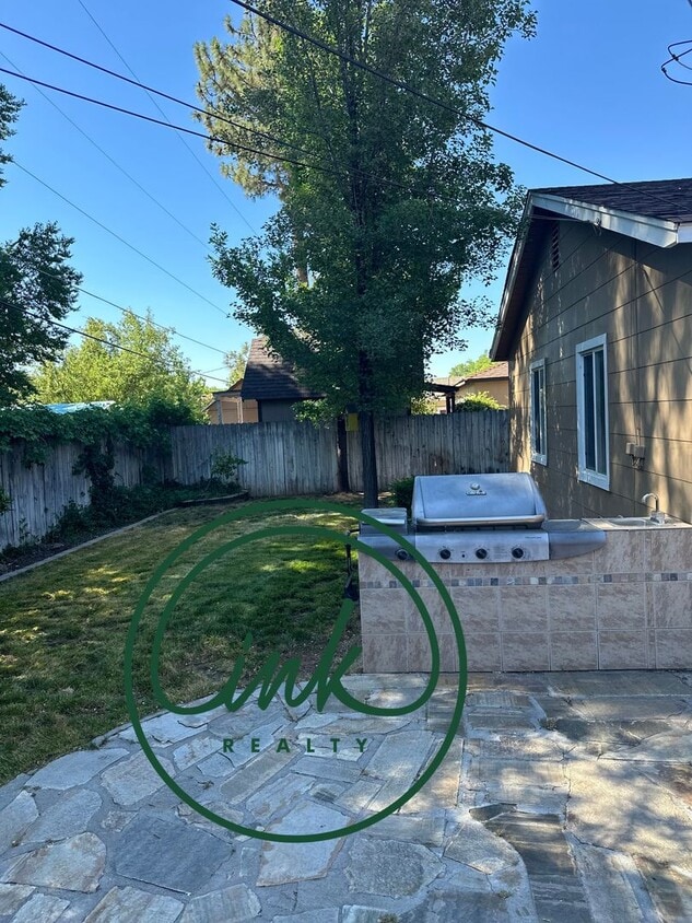 Primary Photo - Charming Carson Home