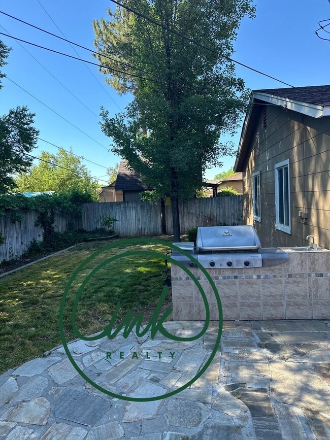 Building Photo - 1835 N Division St