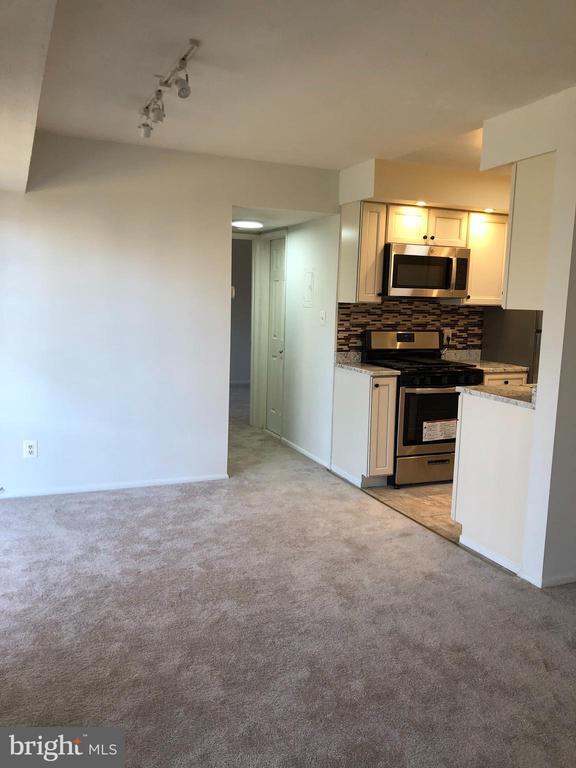 Foto del edificio - 4943 Americana Dr