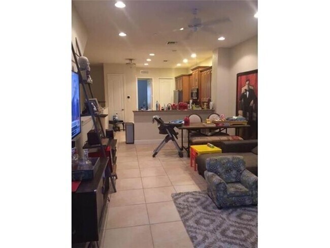 Foto del edificio - 5021 Vine Cliff Way E