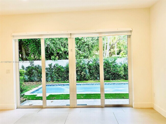 Foto del edificio - 3586 Franklin Ave