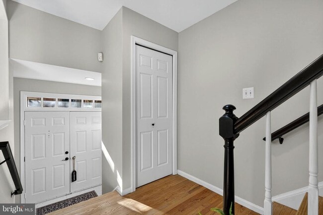 Building Photo - 10415 Carriagepark Ct