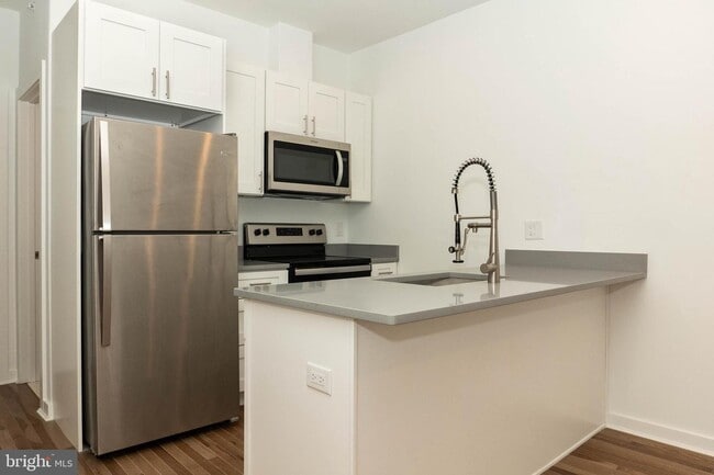 Building Photo - 723 N 39th St