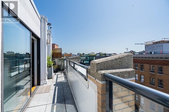 Building Photo - 27 Alexander St