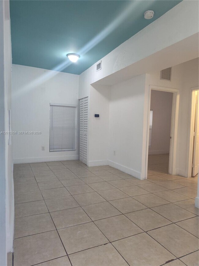 Foto del edificio - 8028 NW 5th Ct