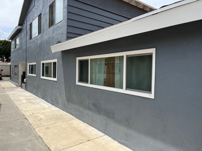 Building Photo - 2119 Earl Ave