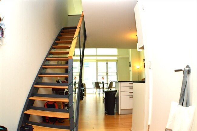 Foto del edificio - 1 Earhart St