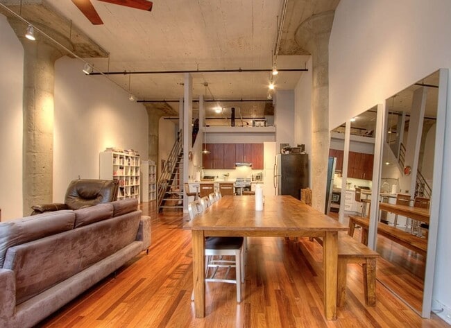 Building Photo - Beautiful 2bdr 1ba condo very close to Jac...