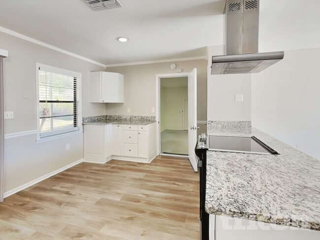 Foto del edificio - 1439 Leafwood Ct