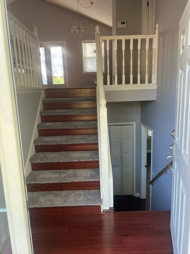 Building Photo - Updated 4 Bedroom Single Family Home in Po...