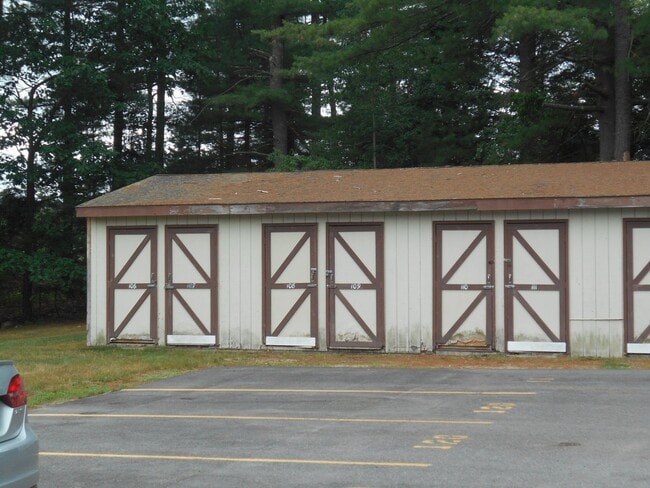 Building Photo - Londonderry Garden Condo- Available NOW!