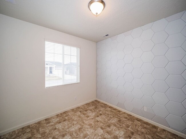 Building Photo - Cute single family home in Saratoga Springs