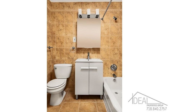 Building Photo - 2 bedroom in Brooklyn NY 11235