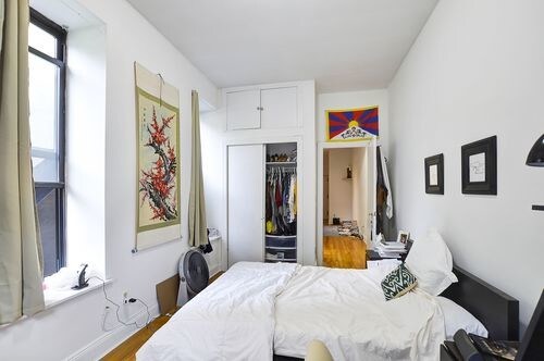 Building Photo - 127 W 74th St