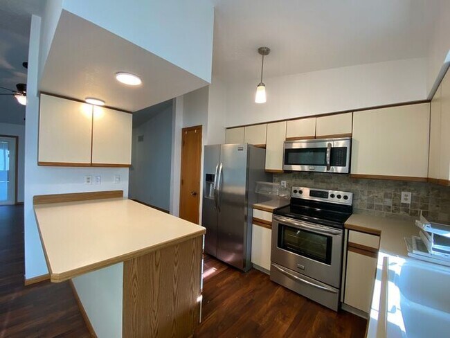 Foto del edificio - $2,000 | 4 Bedroom, 3 Bathroom House | Pet...