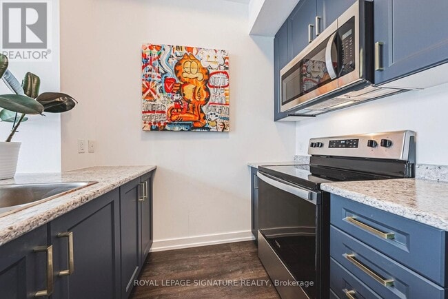 Building Photo - 470 Dundas St E