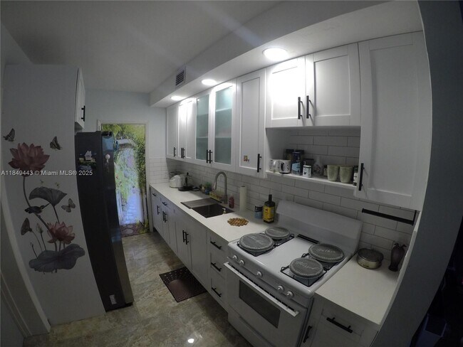 Foto del edificio - 1698 NE 182nd St