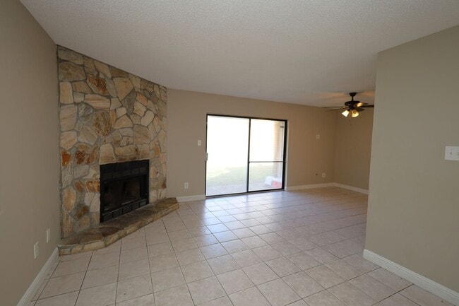 Building Photo - 1307 Baytree Dr