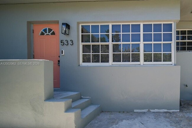 Foto del edificio - 533 NE 67th St