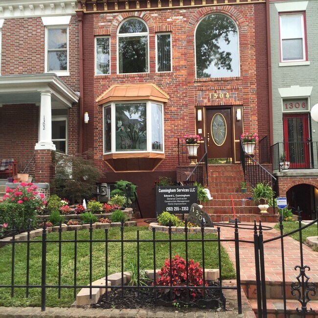 Building Photo - 1304 Kenyon St NW