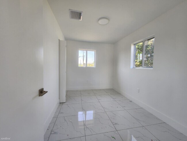 Building Photo - 2 br, 1 bath House - 11440 Lincoln Blvd