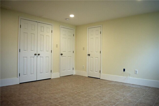 Building Photo - 33 E Vacation Dr