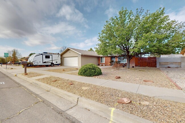 Foto del edificio - 5215 Carruthers St NE