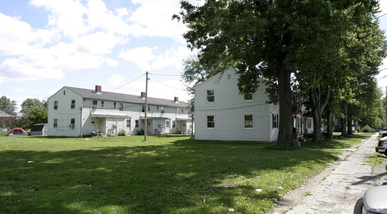 Building Photo - 9038-9042 Maple Grove Rd