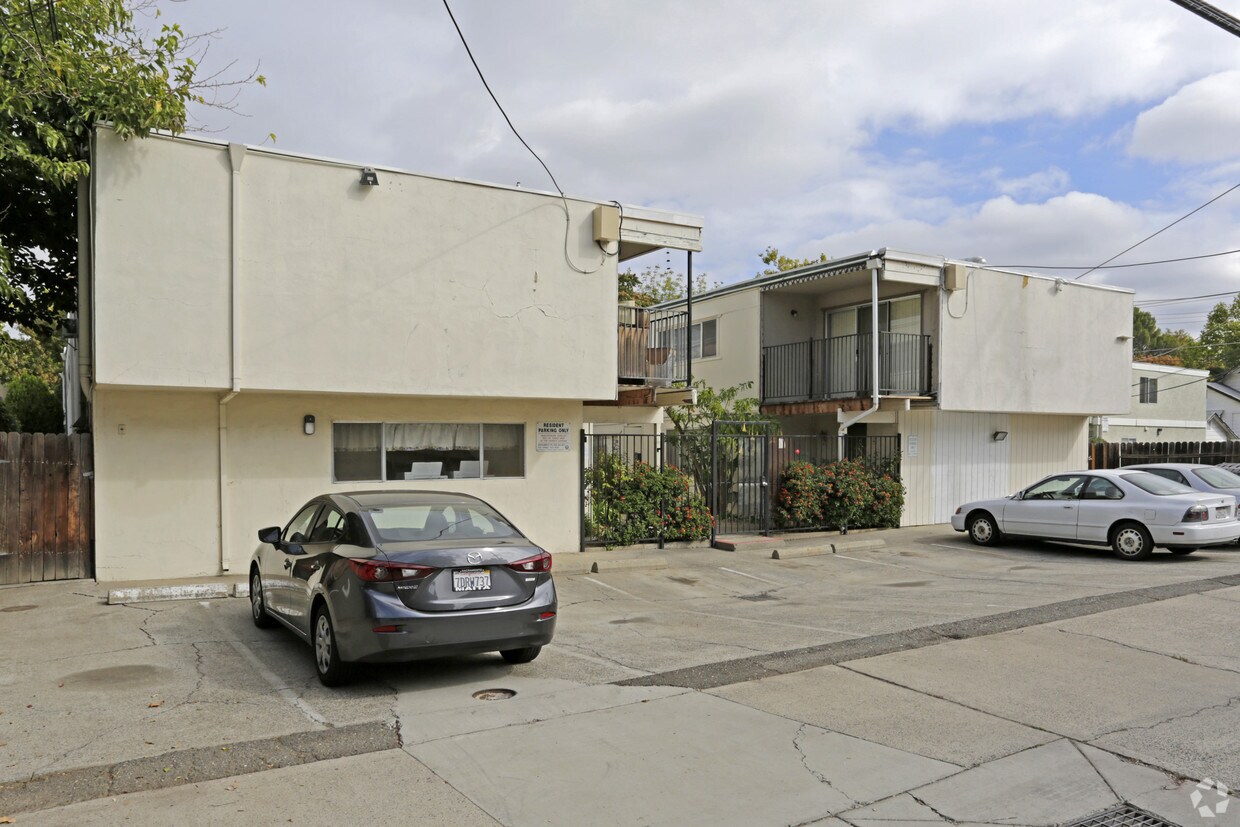 Building Photo - 2410 S St