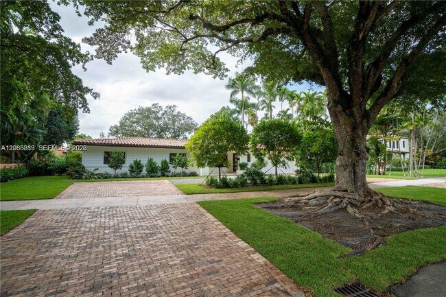 Building Photo - 4150 Monserrate St