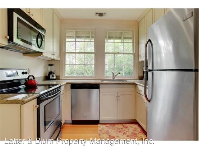Building Photo - 5607 Prytania St