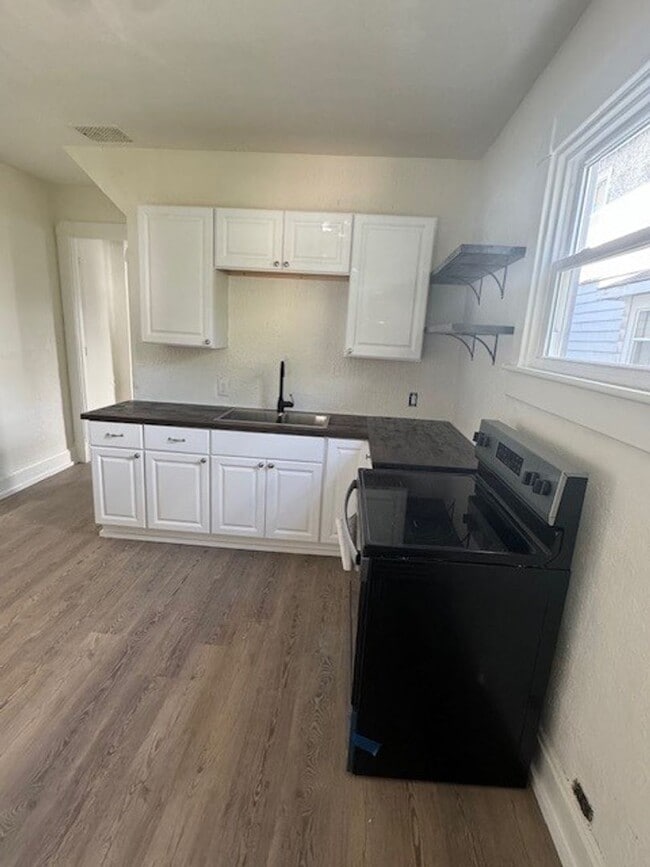 Foto del edificio - Spacious Newly Remodeled 3 Bedroom - 1/2 O...