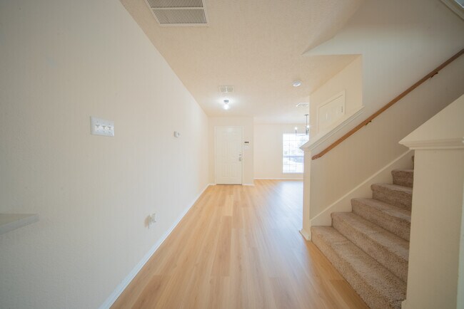 Building Photo - 1218 Post Oak Trail