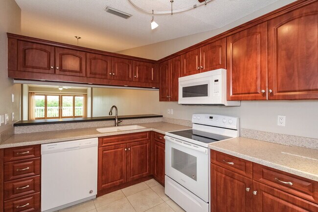 Foto del edificio - 825 Waterside Ln