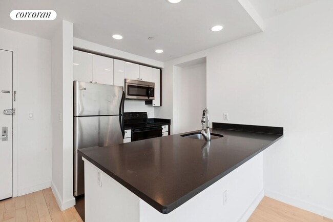 Building Photo - 1595 Lexington Ave