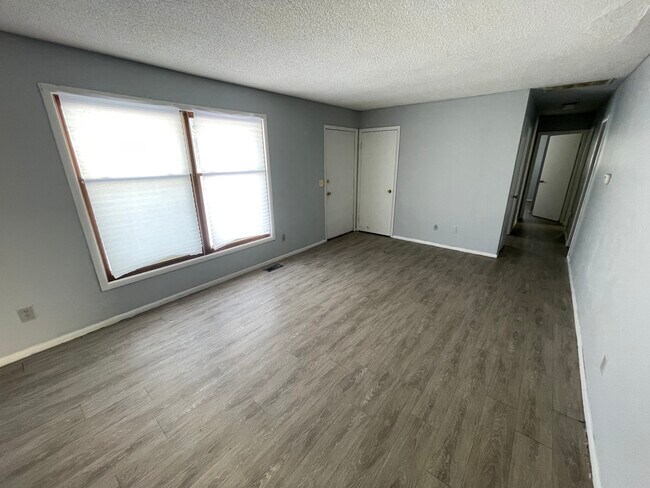 Building Photo - 924 Blue Ridge Dr