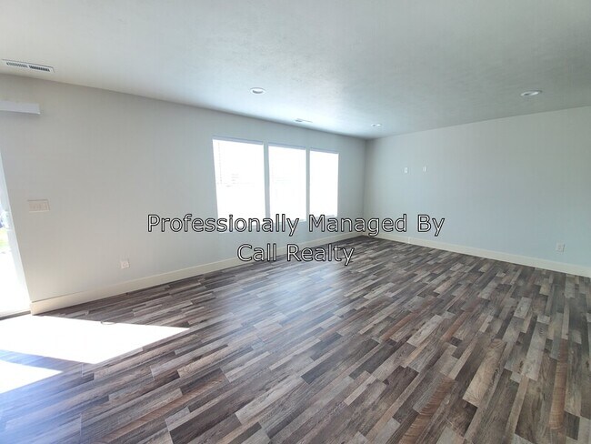 Foto del edificio - 823 Johnson Ct