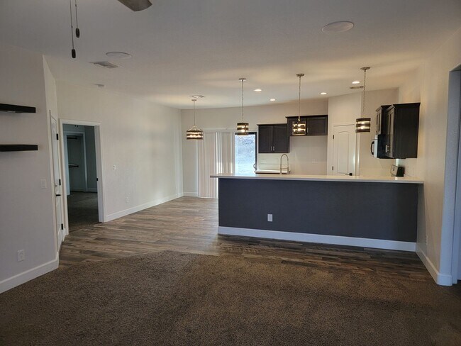 Building Photo - BEAUTIFUL HOME Located in Tierra Grande