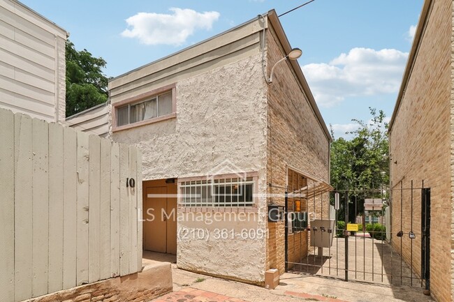 Building Photo - 408 Ira Ave