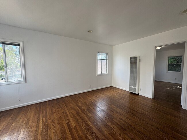 Foto del edificio - 5179 Huntington Dr N