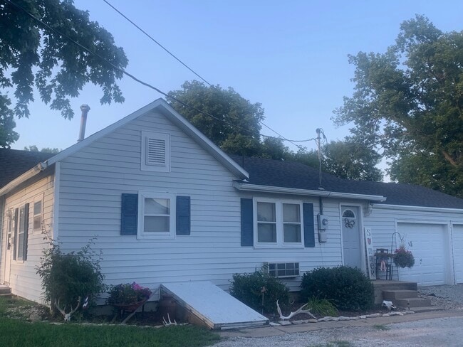 2 car garage for storage - 803 N 6th St