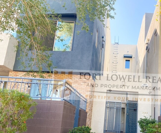 Photo - Two bedrooms, 2 Bathrooms 1,288 Sq. Ft. Plus 2 Car Garage in Phoenix AZ 85004 Apartment